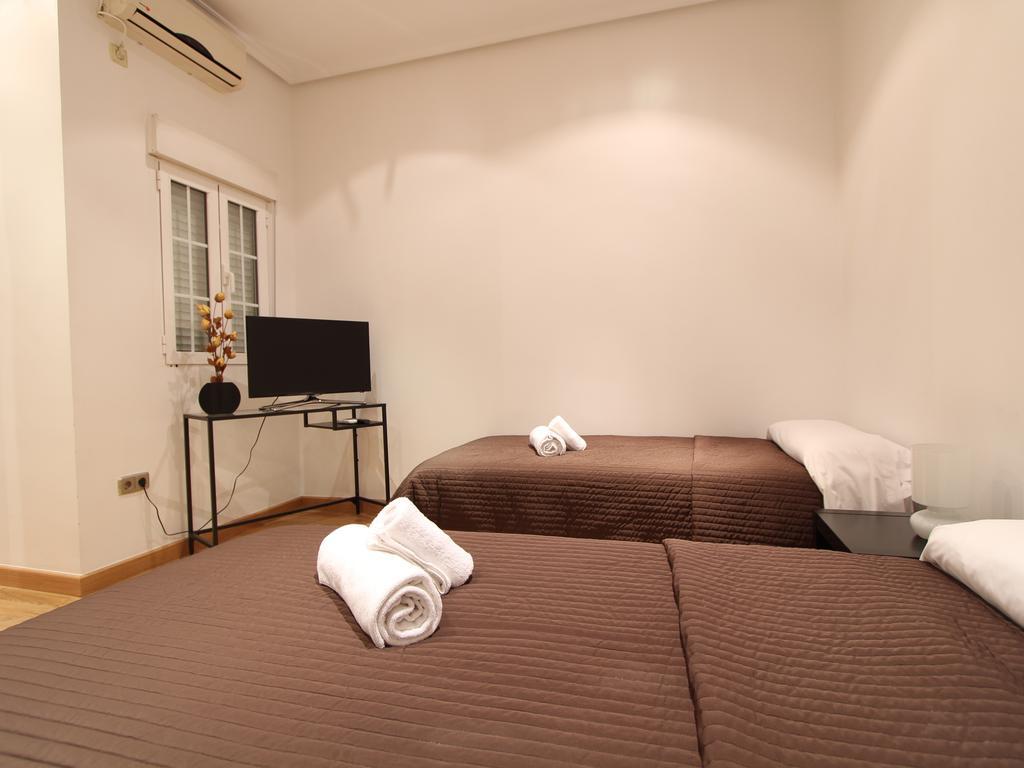 Apartamentos Good Stay Prado Madrid Szoba fotó